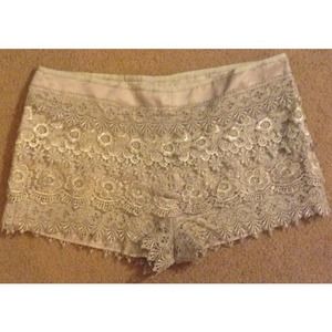 Cute lace shorts 💮