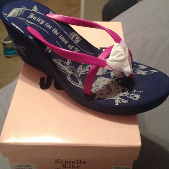 *Never Worn*Juicy Couture Sandals!