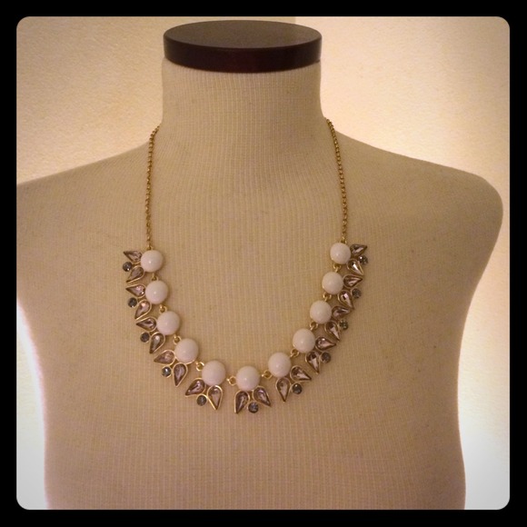 💰SOLD💰J.Crew Pearls and Petals Necklace White