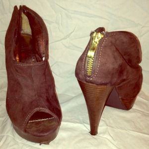 BAKERS Brown suede with gold zip! Only worn ONCE!!