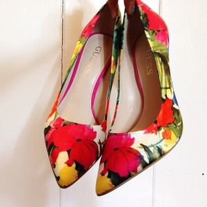 NEW Guess Neodan Pointed-Toe Pumps Size 7