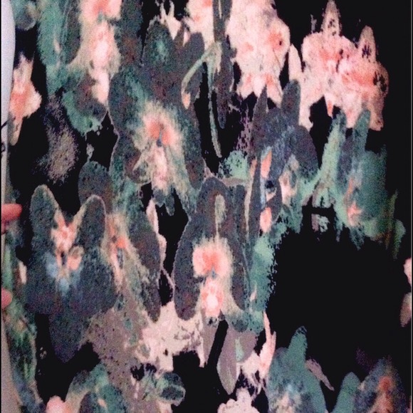 ⛔️SOLD⛔️ Cute Abstract Dress - Picture 3 of 3