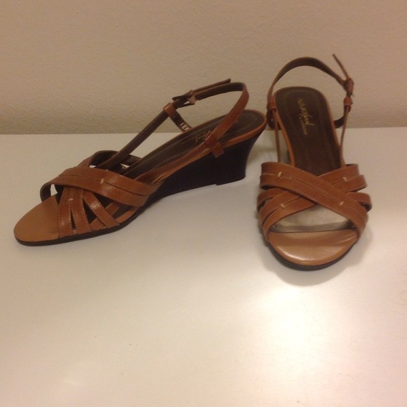 Naturalized brown wedge sandal