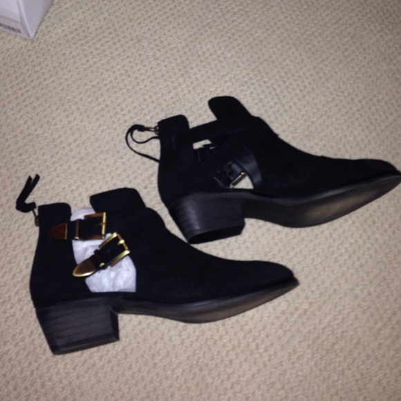 Cinch booties Steve Madden