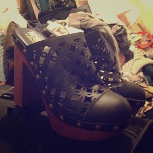 Jeffrey Campbell Woodies platforms. Amazing!