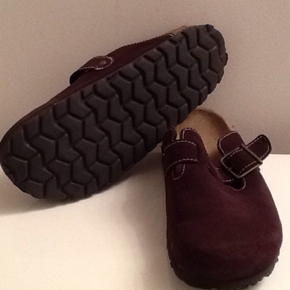 Comfort is a slip on away!! - Picture 2 of 3