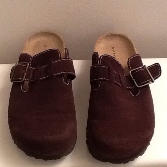 Comfort is a slip on away!! - Picture 3 of 3