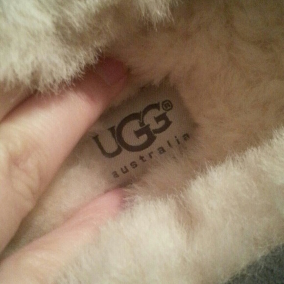 SOLD! UGG Dakota Moccasin NEW size 8 - Picture 3 of 4