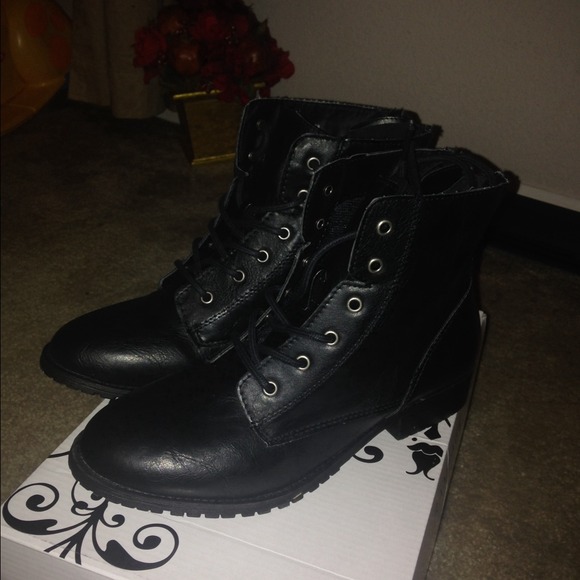 Ankle combat boots