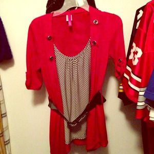 Adorable dressy top with belt!