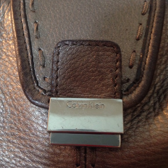 Calvin Klein metallic gold cross body purse - Picture 2 of 4