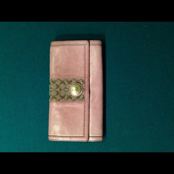 🚫trade for @heathert2121🚫Pink Coach wallet 🎀