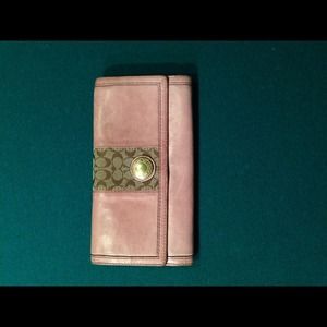 🚫trade for @heathert2121🚫Pink Coach wallet 🎀