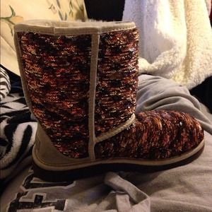 Brown uggs new !!