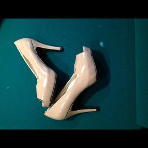 Nine & Co. Peeptoe nude pumps🎀