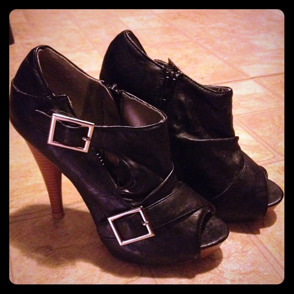 Black w/Silver Buckle Heels