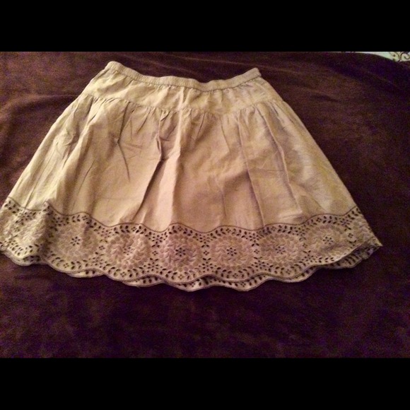 Old Navy taupe colored skirt. - Picture 1 of 3