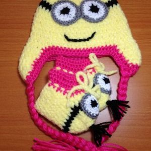 Lil girls minion and bootie set. 3-6 months.