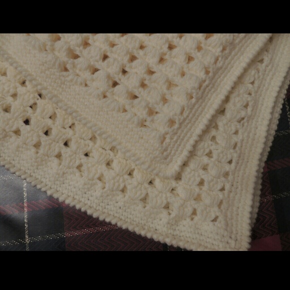Handmade off-white blanket