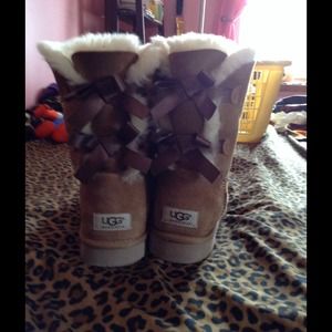Tan UGG boots with bow back!