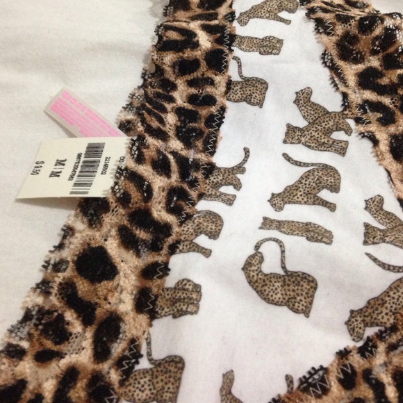 Traded❤️Brand New VS Cheeky Undies❤️ - Picture 4 of 4