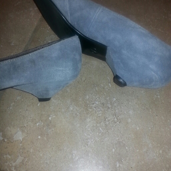Suede Pumps - Picture 3 of 4