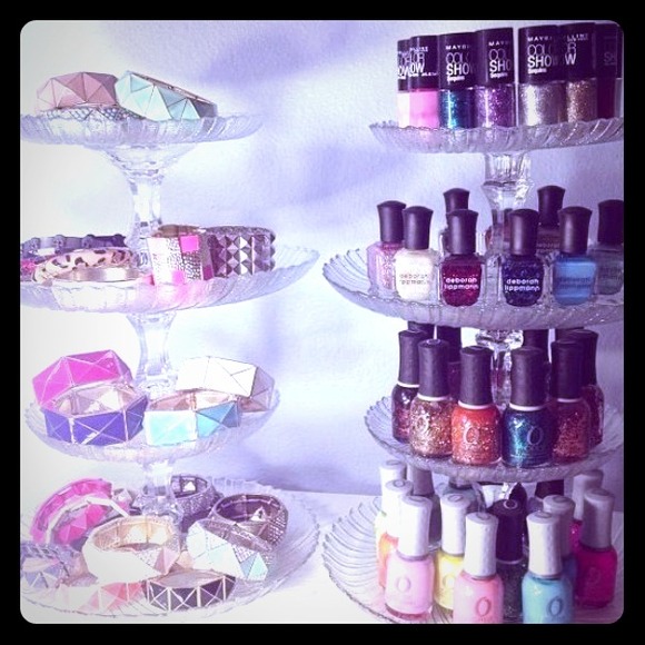 Jewelry/nail polish organizer makes offer!