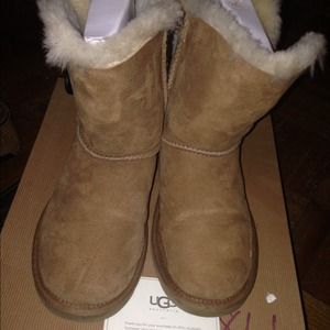 AUTHENTIC UGGS
