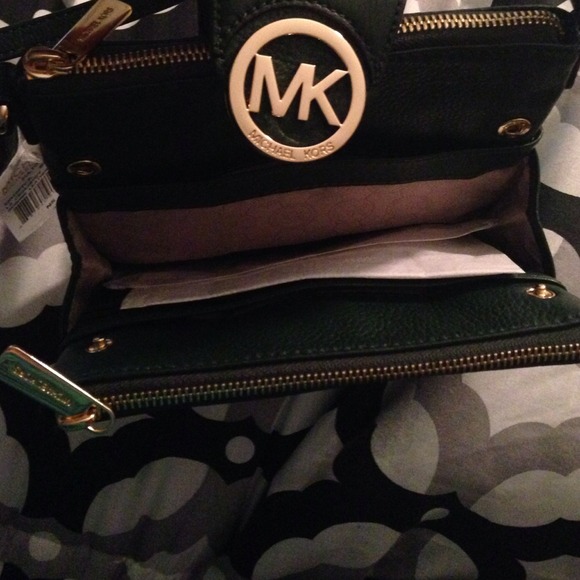 🚫SOLD🚫MICHAEL KORS FULTON CROSSBODY - Picture 3 of 3