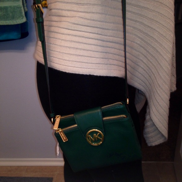 🚫SOLD🚫MICHAEL KORS FULTON CROSSBODY - Picture 2 of 3