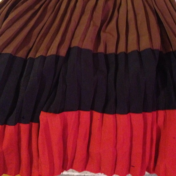 ✨PLEATED COLORBLOCK PARTY DRESS✨ - Picture 3 of 3