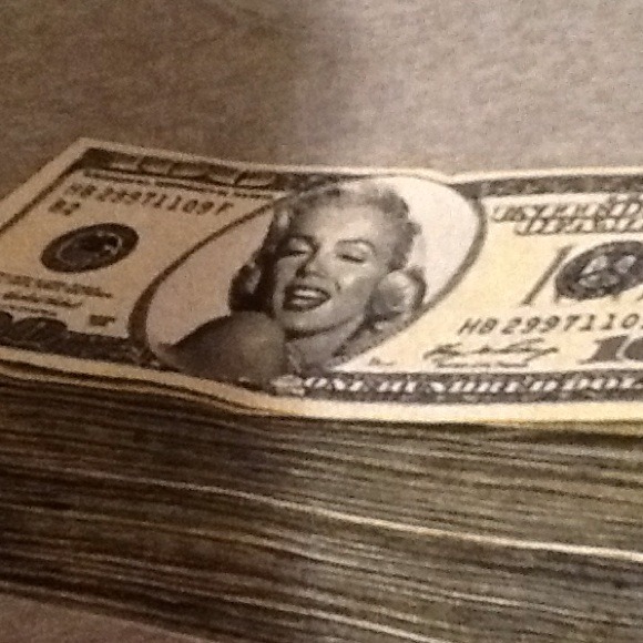 Grey Marilyn Monroe crop sweat shirt