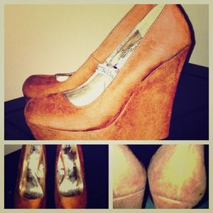 Sexy suede wedges!