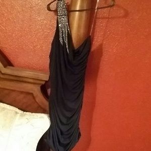 Blue one shoulder strap dress.