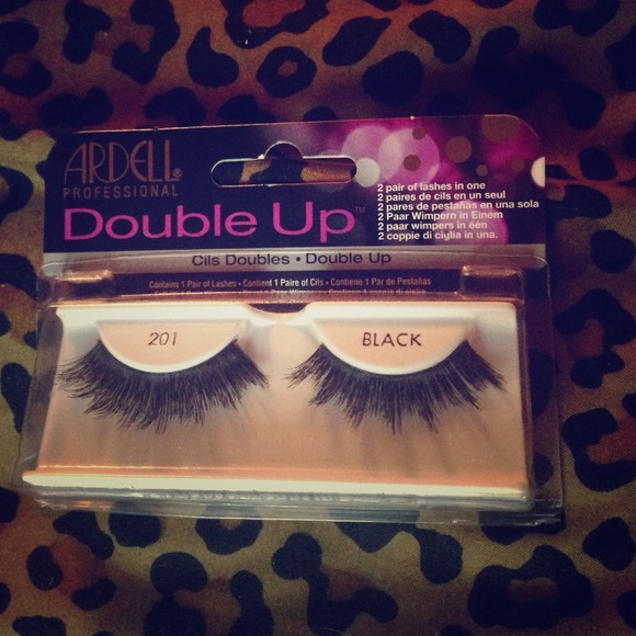 False eyelashes