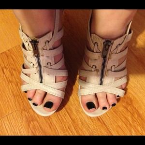 Strappy Creme and Brown wedges! 👡