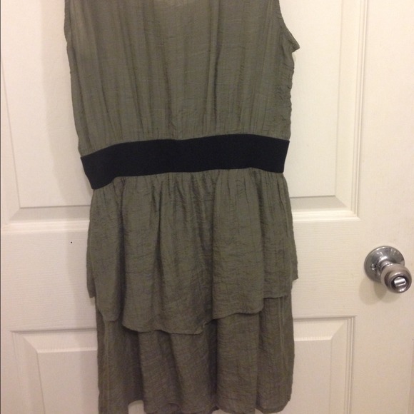 🚫SOLD🚫Olive Green Dress - Picture 3 of 3