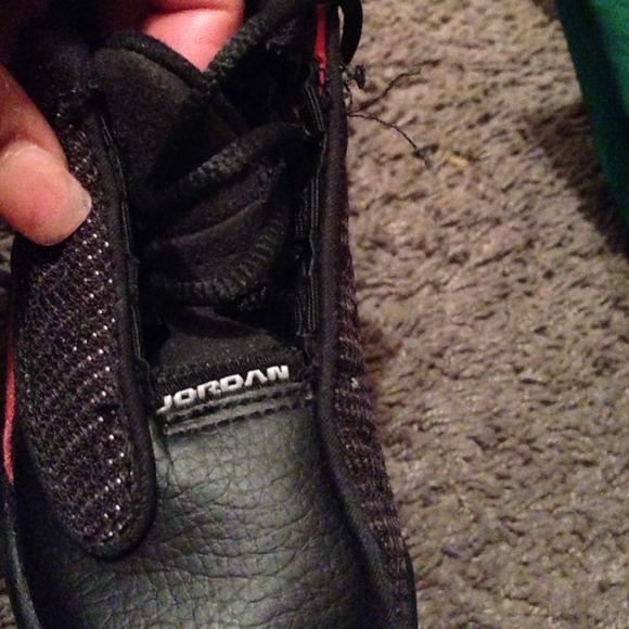 Black and red Jordan's toddler size - Picture 2 of 4
