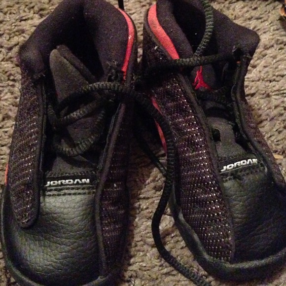 Black and red Jordan's toddler size - Picture 3 of 4