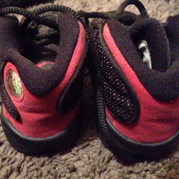 Black and red Jordan's toddler size - Picture 4 of 4