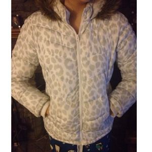 Silver/white cheetah print puffer coat (S teen)