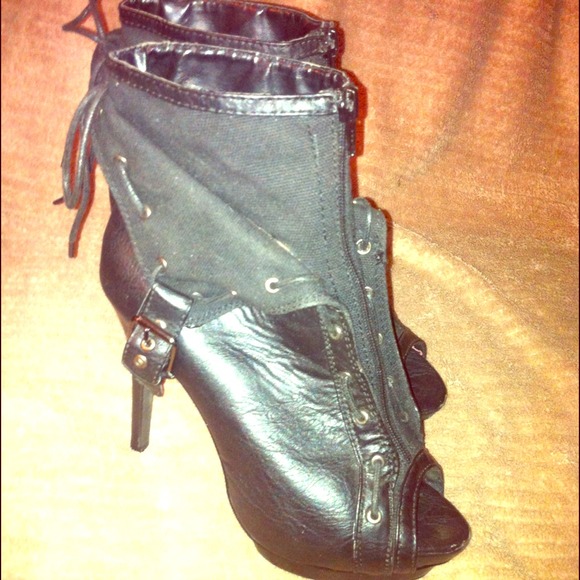 Very cool & sexy boots