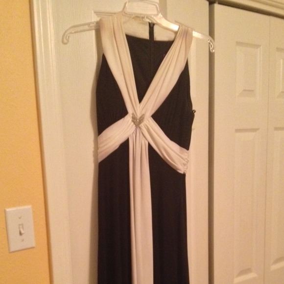 Dress - Picture 2 of 4