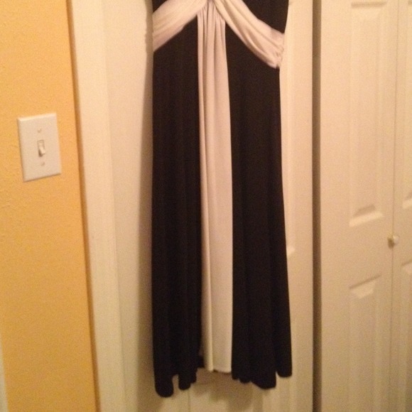 Dress - Picture 4 of 4