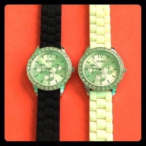 XOXO BLACK AN WHITE RUBBER WATCHES. (Set)