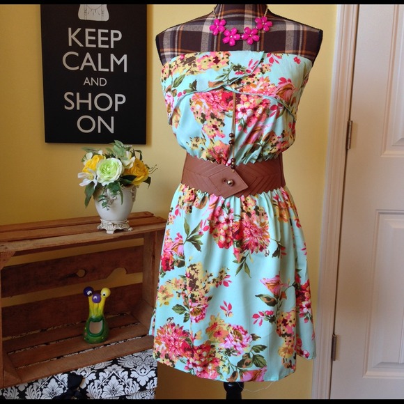 Dresses & Skirts - NWT Mint Green Floral Strapless Dress Md