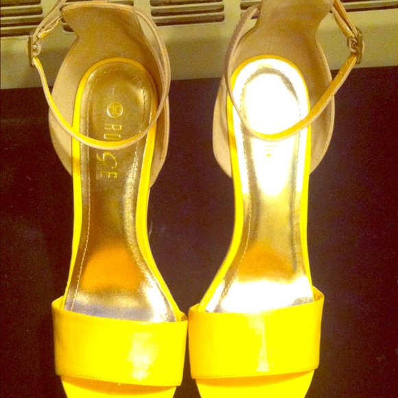 ✨HOTT✨Yellow Gold plated Wedge Heels 👠👠