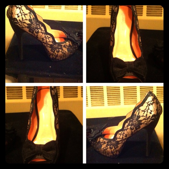 Classy & sexy black lace stilettos