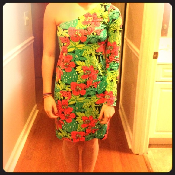 Lilly Pulitzer one shoulder dress size small.