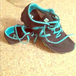 New Balance Women's WT00 Minimus Running Shoes